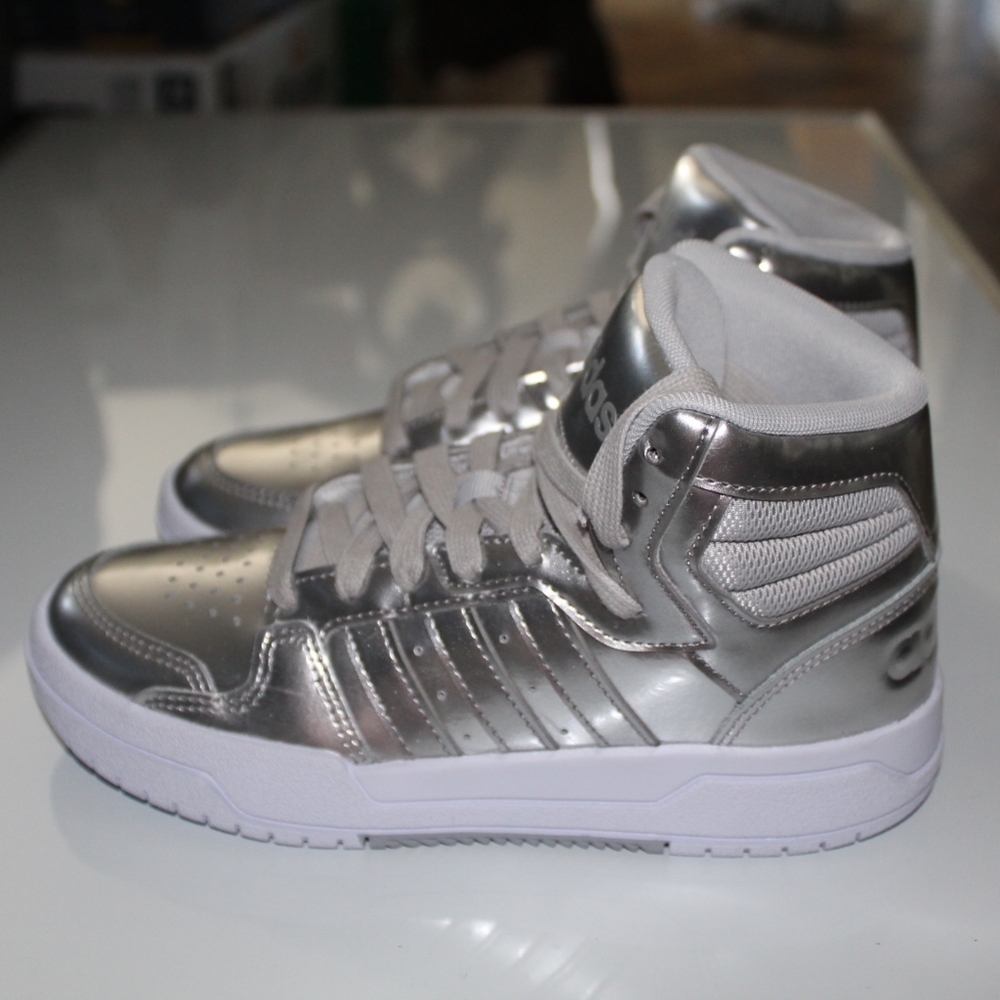✨🆕✨ NWOB ADIDAS Entrap Mid Silver Metallic - Picture 3 of 16